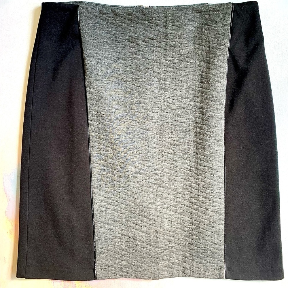 LAUNDRY SHELLI SEGAL Black Slim Skirt Gray Quilting Faux Leather Piping Zipper